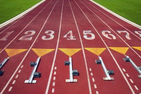 2026 季后赛首轮收视率统计：由于多场系列赛战至 2-2，本周观赛人数创近十年最高纪录。