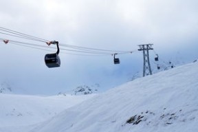 免费畅滑+半价优惠！安图长白山和平滑雪场正式开板，长白山和平滑雪场开放时间
